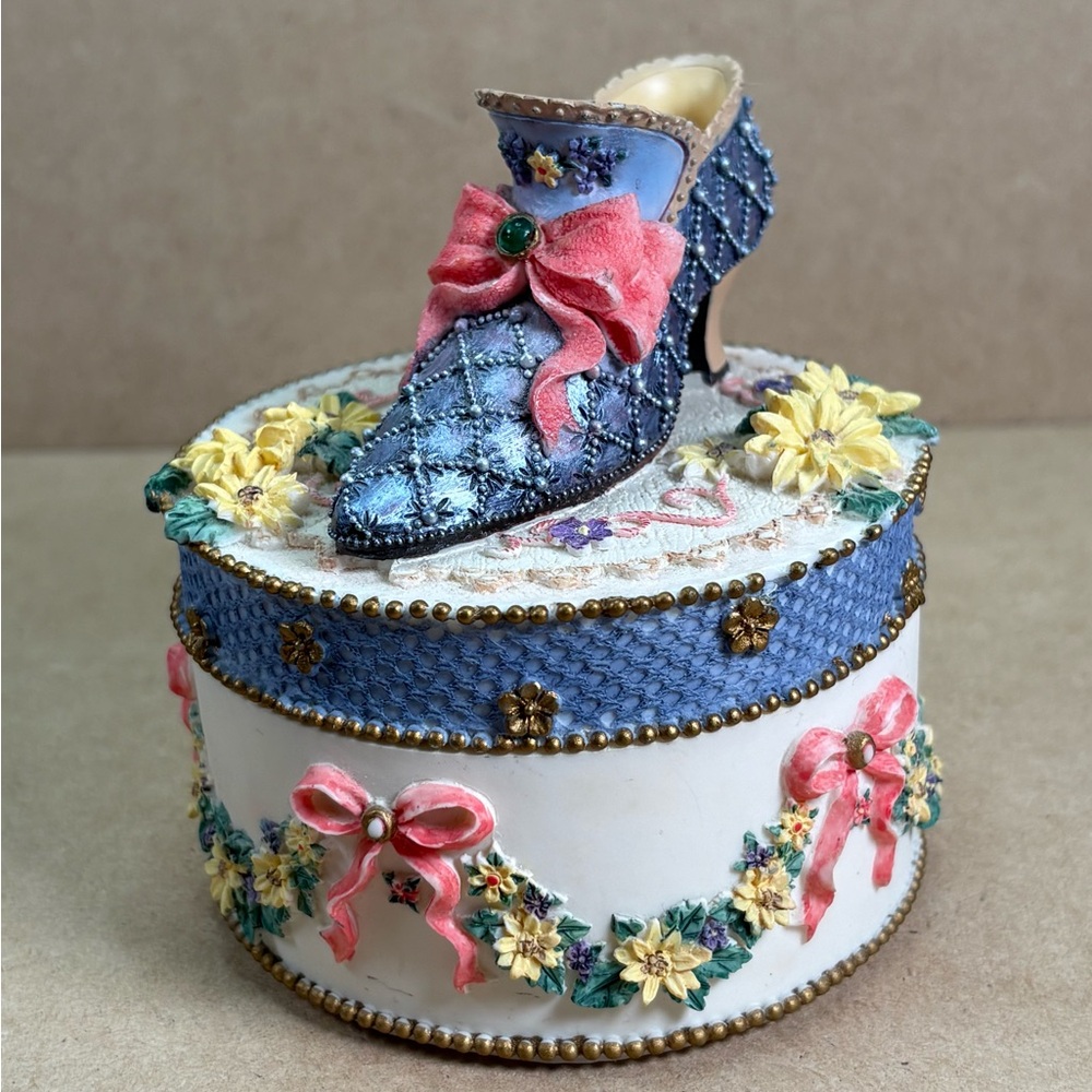 Heritage House Trinket Music Box Collector's Edition "Que Sera, Sera" Blue Shoe